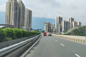 巫山街景，遇到拥堵路段。视频封面