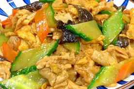 为什么你炒的肉片又老又柴？大厨教我的诀窍，肉片鲜香滑嫩不腥