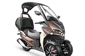 国产版阿迪瓦倒三轮:金城JC200ZD来了，摩托车也可以遮风挡雨！视频封面