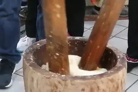 海南少数民族糍粑手工制作法视频封面