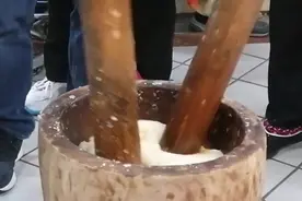 海南少数民族糍粑手工制作法视频封面