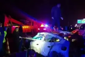 小米SU7事故起火致3人遇难 遇难者家属发声  2秒内反应不现实视频封面