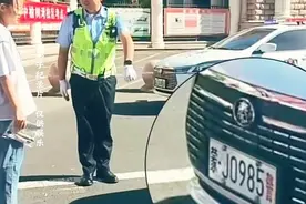 《高考摸车牌》 #高考 #考生摸985车牌沾好运 #摸风云车牌冲刺985视频封面