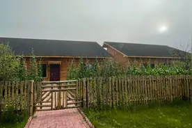东北小林场，小兴安岭森林里的村庄，一栋房住一家，邻居都搬走了视频封面