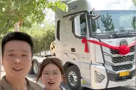 90后卡车夫妻新提奶瓶车，第一次上路放空去安徽，给爱车做装潢
