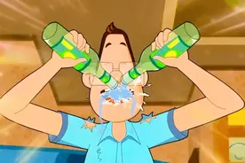 小头爸爸喝一箱饮料，大口大口的喝，大头儿子也是在看他喝了很多视频封面