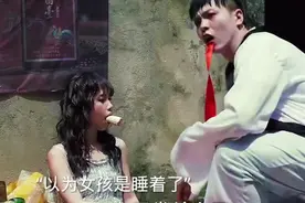 小伙路过途中看见女孩躺着以为是晕倒了 ，结果女孩已经凉了！
