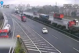 女司机匝道路口任性变道停车，导致车祸逃逸，被抓后态度嚣张视频封面