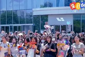 太感人了！各地球迷提前为王楚钦庆生，大头真幸福，世乒赛加油
