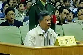 原红塔山集团董事长—褚时健庭审现场，看着慈祥面善，却被判无期视频封面