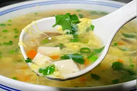 冬天要多喝豆腐三鲜汤，教你一招，汤鲜味美，营养又好吃，超美味视频封面
