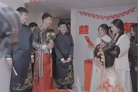 - 高学历的结婚接亲现场，这也太正能量了吧！视频封面