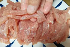 炒瘦肉记住不要直接下锅炒，难怪嚼不动教你技巧，鲜香滑嫩又入味视频封面