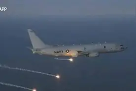 只差30米，在不离开就击落 ，歼16贴脸飞行。视频封面