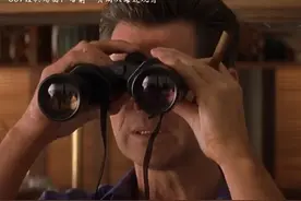 皮尔斯·布鲁斯南007经典场面：“邦女郎”哈莉·贝瑞海边现身视频封面