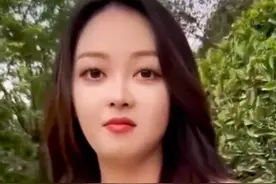 有人说男追女隔座山女追男隔层纱。那也不一定，你没遇到自卑男！视频封面