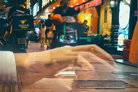 不一定需要浪漫才叫爱情，爱情是需要自己仔细去用心去感受的