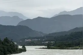 成都市内乘坐地铁2、6号线不出站转乘高铁几十分钟到达都江堰景区视频封面