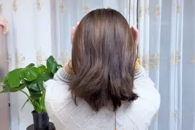 短发妈妈参加婚宴就这样扎，高雅别致又减龄，简单百搭！