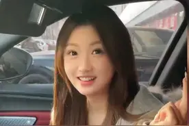媳妇给汽车加油老公惊呆，俗话说：坏人绞尽脑汁不如蠢人灵机一动视频封面