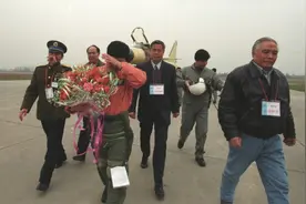 1998年3月23日歼10首飞现场画面，中国从此有了争气机视频封面