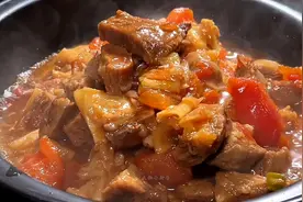 在家做西红柿炖牛腩，怎样才简单软烂又入味，大厨教你两步搞定