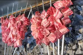 生烤牛肉串这样做不老不柴香辣爽口