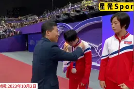 正播乒乓球女双颁奖，国乒无人登台！韩国夺金太开心！朝鲜黑脸！视频封面
