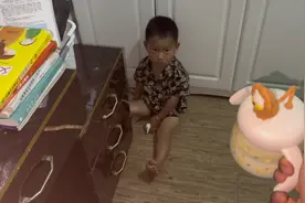 睡到半夜，发现尿不湿不见了，笑死了😂视频封面