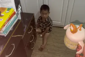 睡到半夜，发现尿不湿不见了，笑死了😂视频封面
