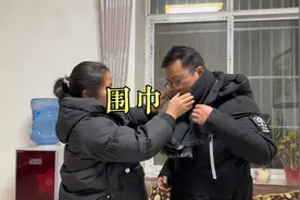 喜欢一个人就是要在乎他的生活，看他需要什么。爱要大胆表示出来