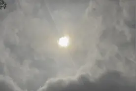 日全食，今天（4月8日）下午三点天空一下变黑视频封面