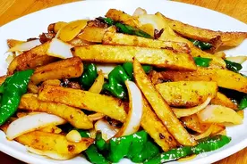 土豆和洋葱简单炒一炒，绵软鲜香又入味，下饭更美味，孩子特喜欢视频封面