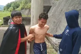 我们一起挠痒痒挑战吧！欢快的节奏而又刺激的游戏，响彻山谷。