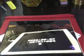 泰坦影响人正在被泰坦电视人解除寄生虫，但不过没解除，反而被泰
