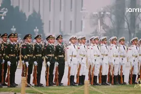 向军人致敬视频封面