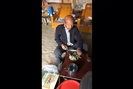 梦见父母来到我身边！！愿天堂爸妈安息无病痛！！！视频封面