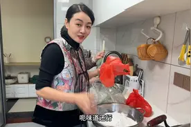 托管阿姨做拿手面食酱香饼，灵魂酱料摆摊配方，孩子爱吃连盘端走视频封面