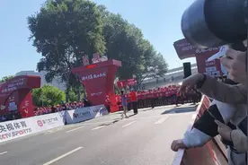 一汽红旗长春马拉松半程赛枪响视频封面