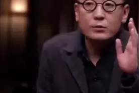 现在年轻人都不想上班，裸辞躺平，光靠社保能养活自己么？视频封面
