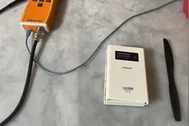 充电宝放电特别快，拆开看看是什么问题。视频封面