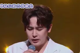 "尼坤新加坡与女生亲密逛街，疑似新恋情曝光"视频封面