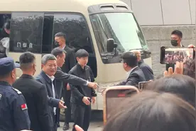 奥运冠军进校园①很开心能亲眼看到#孙颖莎视频封面