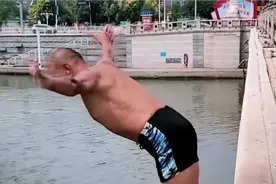 盘点天津大爷跳水高能瞬间！生存1分钟快乐60秒