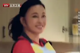 刘晓庆给丈夫做饭，撒娇邀功！夫妻恩爱的幸福生活！视频封面