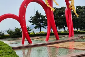 美丽石岛海滨公园今早细雨蒙蒙空气清新～手持雨伞漫步雨中好舒服