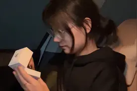 钻戒被女朋友发现了，她还以为破坏了求婚，原来是被我惹哭了视频封面