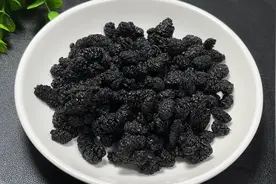 补药一堆，不如桑葚一把，教你养生新吃法，睡得香腿脚好，太香了视频封面