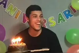 生日蜡烛突然怪异熄灭！难道幽灵也来为他们庆生了吗？视频封面