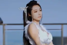 泳装美女秀身材，刷到有福了视频封面